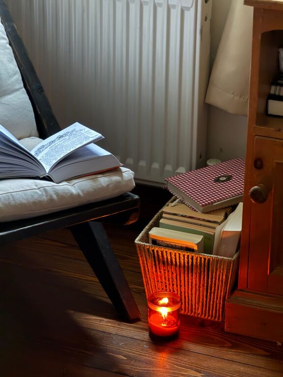 Tips for Creating a Cozy and Inviting Reading Nook in Your Home